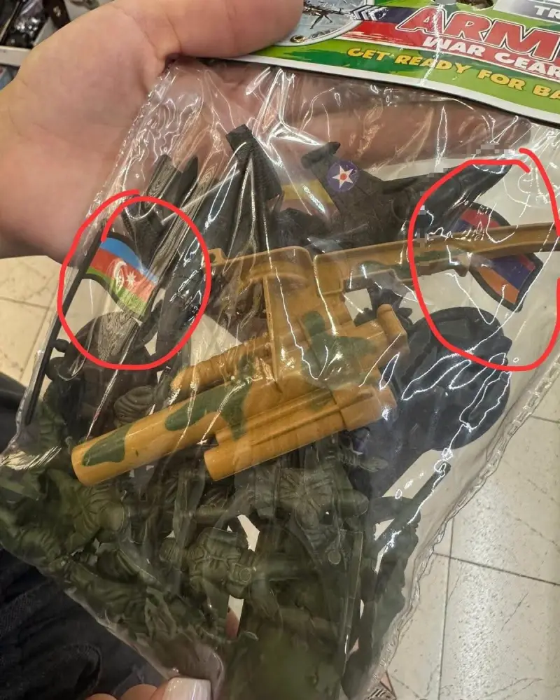 Oyuncaq setində Azərbaycan və Ermənistan bayrağı - FOTO