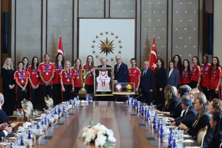 Qızıl medallı voleybolçular Ərdoğanın qəbulunda – FOTOLAR