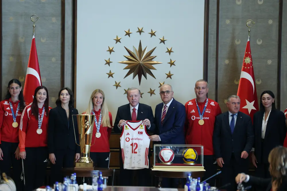 Qızıl medallı voleybolçular Ərdoğanın qəbulunda – FOTOLAR