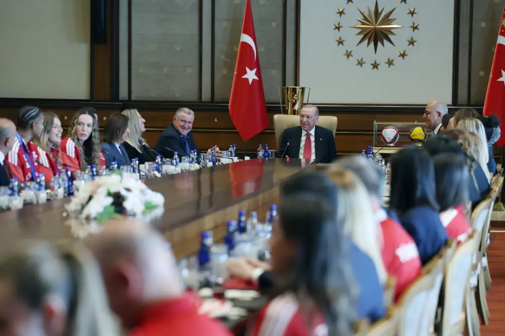 Qızıl medallı voleybolçular Ərdoğanın qəbulunda – FOTOLAR