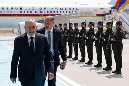 Paşinyan Fransaya getdi
