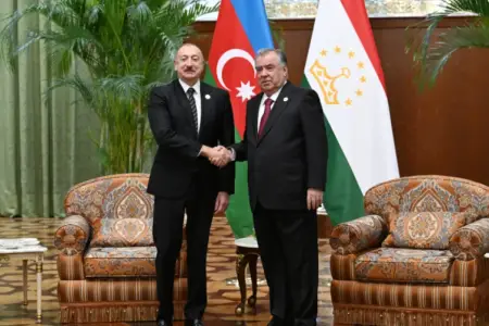 İlham Əliyev Tacikistan Prezidentini təbrik etdi