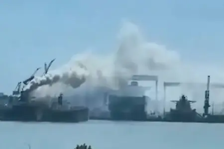 Çində gəmidə yanğın: Çox sayda ölən və yaralanan var