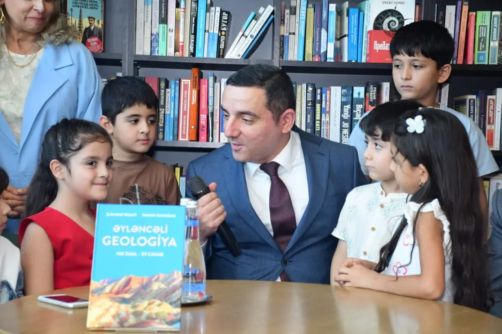 Bilik Günü ilə bağlı tədbir keçirildi - "Əyləncəli geologiya" kitabı təqdim olundu