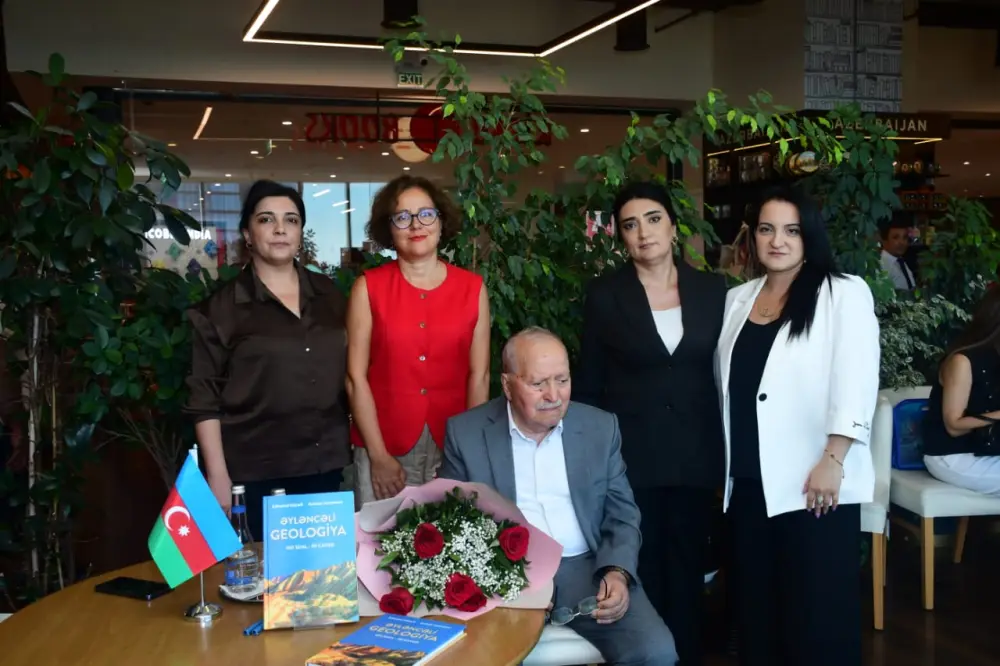Bilik Günü ilə bağlı tədbir keçirildi - "Əyləncəli geologiya" kitabı təqdim olundu