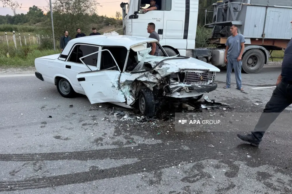 Qubada ağır qəza: 3 nəfər xəsarət aldı – FOTOLAR