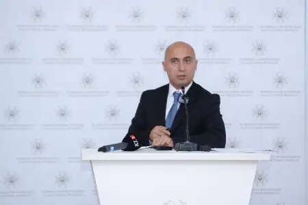 Müəllimlər vahid geyim formasına keçirlər - Nazir açıqladı