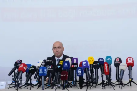 Emin Əmrullayev: “Müəllim dərs deyə bilirsə, imtahanda verə bilməlidir”