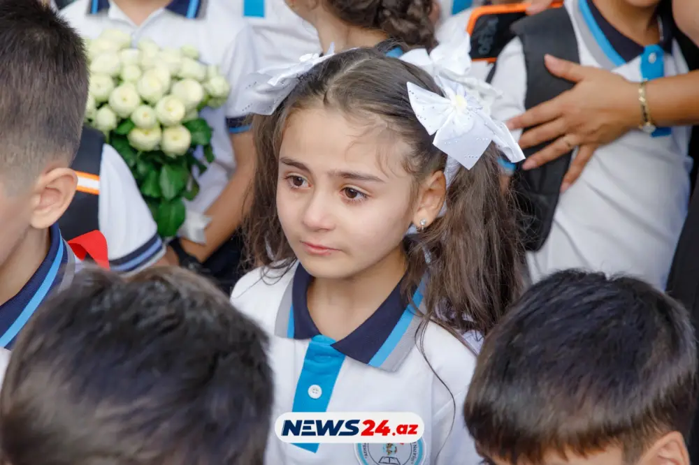 Kimisi sevindi, kimisi ağladı... - Birincilərin ilk günü - FOTOREPORTAJ
