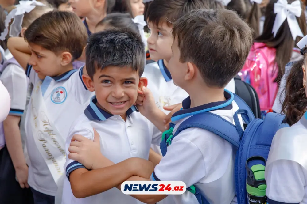 Kimisi sevindi, kimisi ağladı... - Birincilərin ilk günü - FOTOREPORTAJ