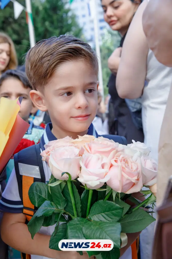 Kimisi sevindi, kimisi ağladı... - Birincilərin ilk günü - FOTOREPORTAJ