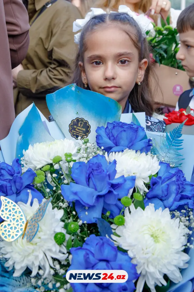 Kimisi sevindi, kimisi ağladı... - Birincilərin ilk günü - FOTOREPORTAJ