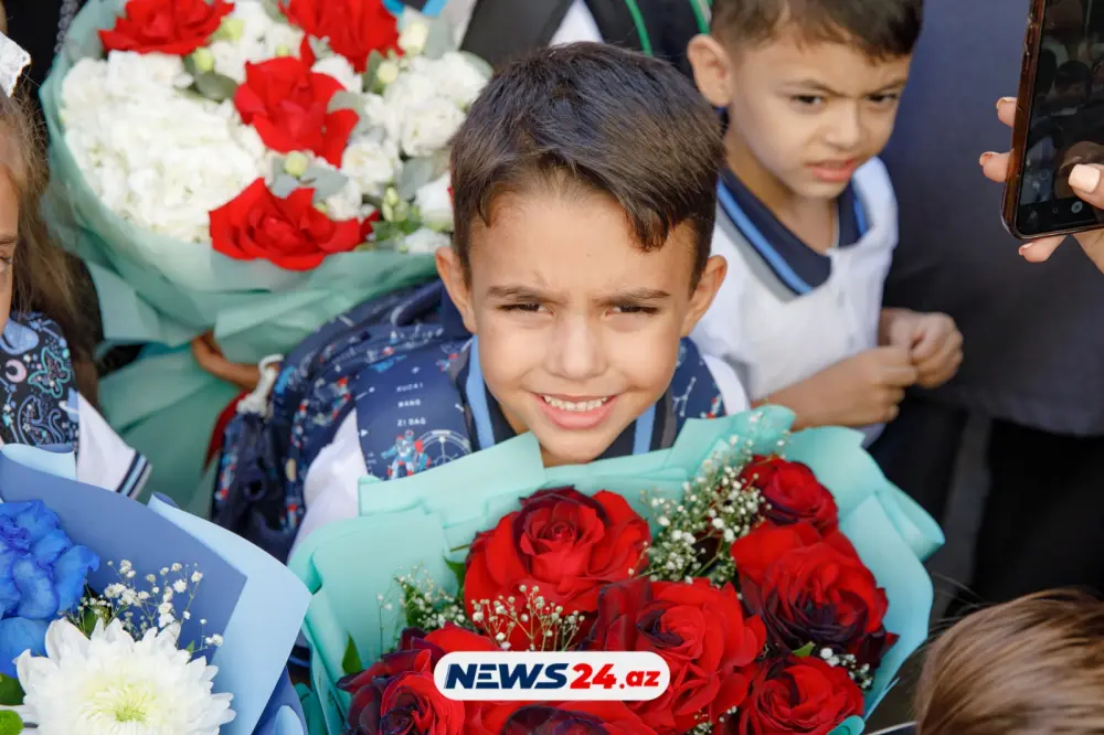 Kimisi sevindi, kimisi ağladı... - Birincilərin ilk günü - FOTOREPORTAJ