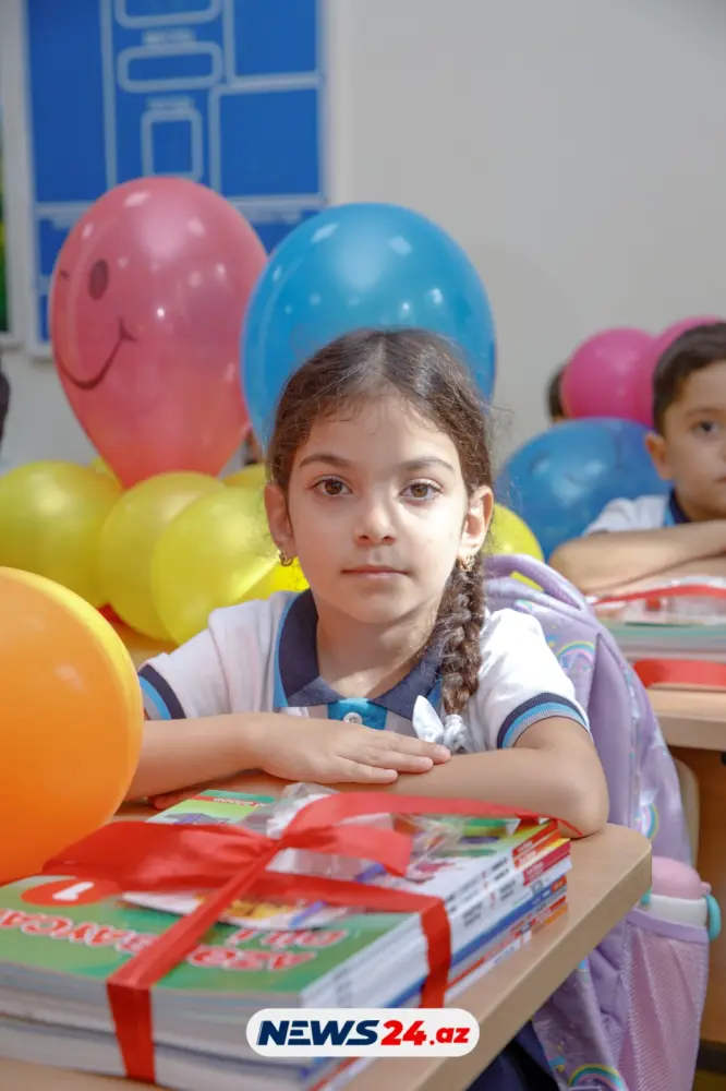 Kimisi sevindi, kimisi ağladı... - Birincilərin ilk günü - FOTOREPORTAJ