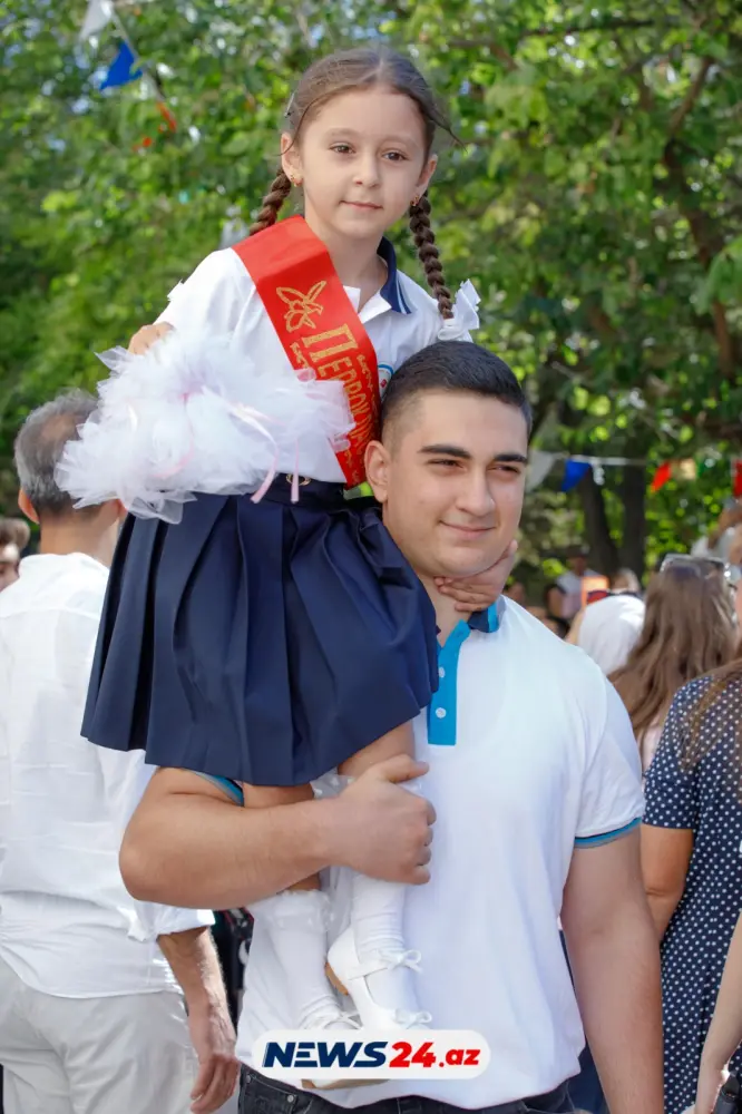 Kimisi sevindi, kimisi ağladı... - Birincilərin ilk günü - FOTOREPORTAJ