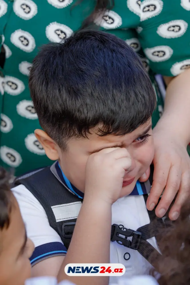 Kimisi sevindi, kimisi ağladı... - Birincilərin ilk günü - FOTOREPORTAJ