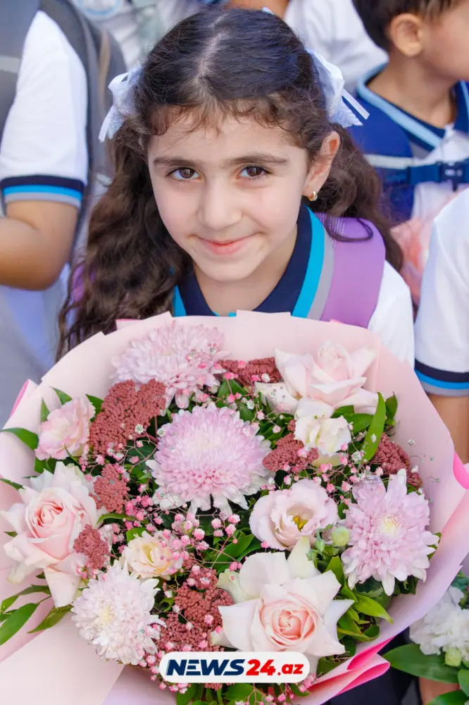 Kimisi sevindi, kimisi ağladı... - Birincilərin ilk günü - FOTOREPORTAJ