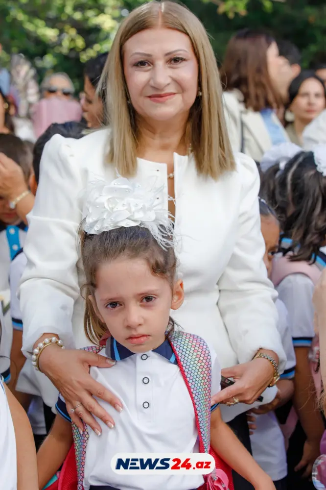 Kimisi sevindi, kimisi ağladı... - Birincilərin ilk günü - FOTOREPORTAJ