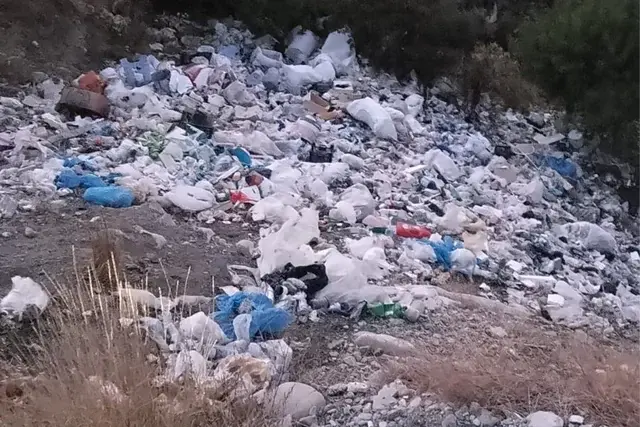 Şamaxıda yol kənarı zibilliyə çevrilib - FOTOLAR
