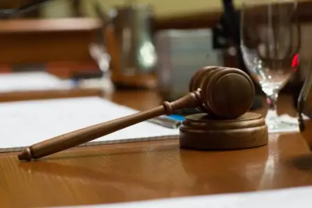 Azərbaycanda ana övladını mirasdan məhrum etdirdi
