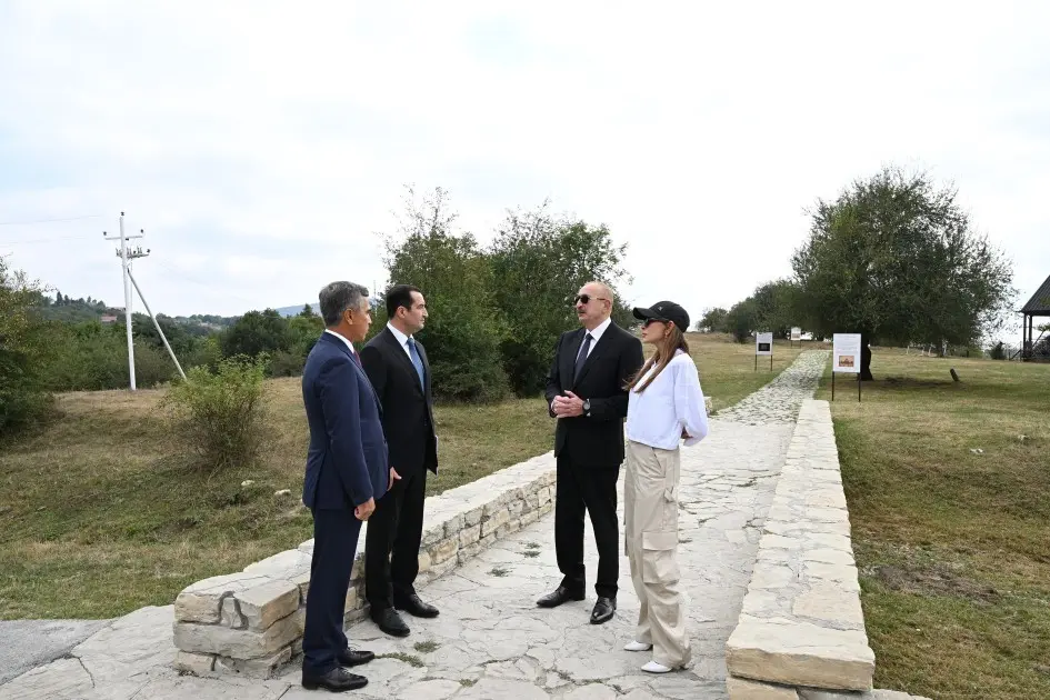 Prezident ziyarətgahda konservasiya işləri ilə tanış oldu – FOTOLAR