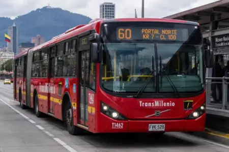 Qadın 60 nömrəli avtobusa "ərə getdi" - Ona görə işdən də çıxıb