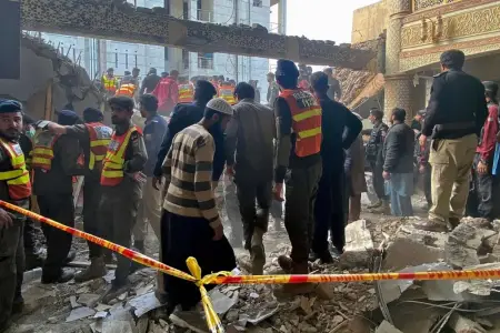 Pakistanda cümə namazı zamanı partlayış - 15 ölü