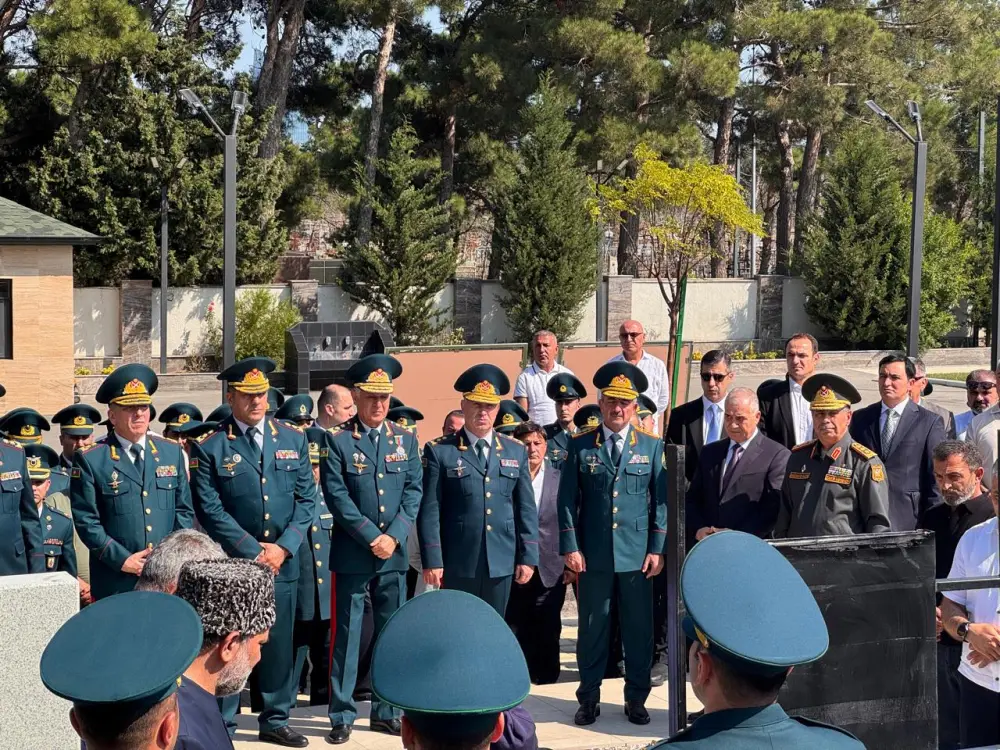 Zakir Həsənov və Əli Nağıyev generalın dəfnində - Fotolar