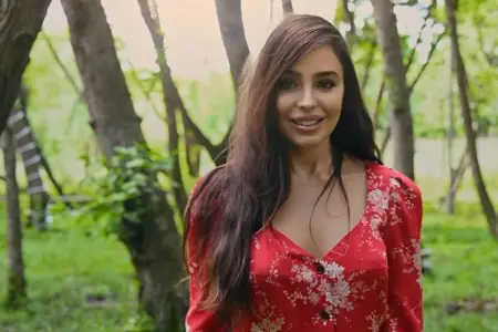 Leyla Əliyeva Nüsrət Kəsəmənlinin şeirini səsləndirdi – VİDEO