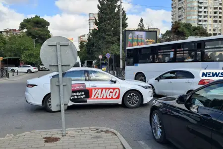 Bakıda bu küçələrin kəsişməsində işıqforlar işləmir - FOTO