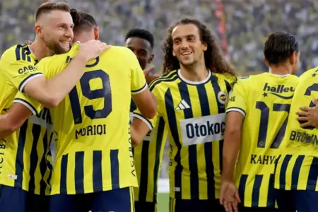 “Fənərbağça” rəqibini darmadağın etdi 