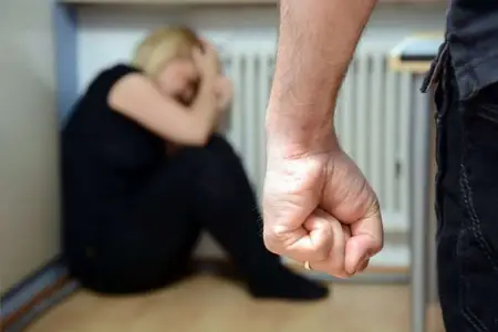 Bakıda oğul ona yemək verməyən anasını döydü