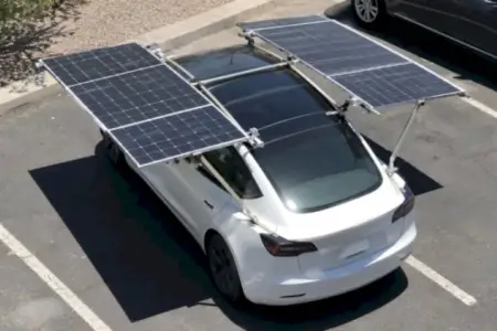 Tesla sahibindən qeyri-adi ixtira: Avtomobilə günəş paneli quraşdırdı