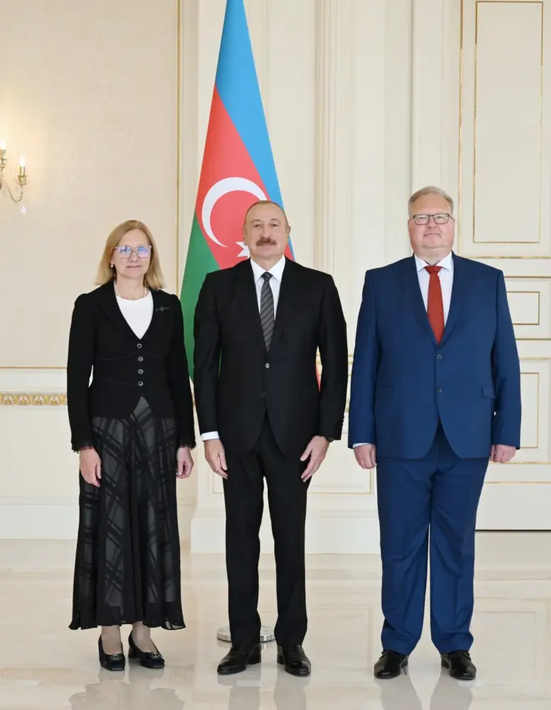 İlham Əliyev yeni səfiri qəbul etdi - FOTO