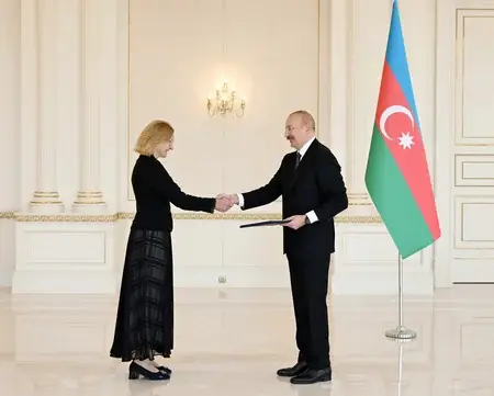 İlham Əliyev yeni səfiri qəbul etdi - FOTO