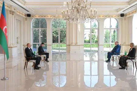 İlham Əliyev yeni səfiri qəbul etdi - FOTO
