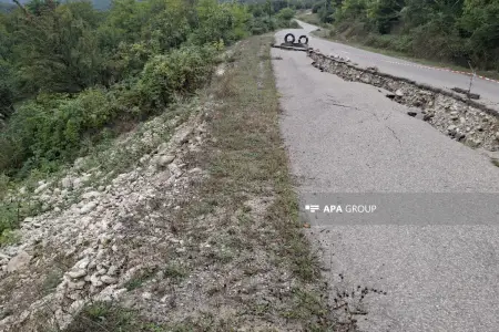 Qubada Rustov-Xanəgah yolunda sürüşmə olub - FOTO