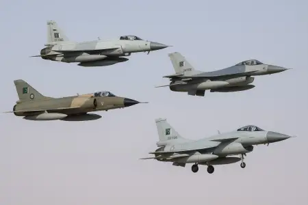 Pakistan Əfqanıstana zərbə endirdi