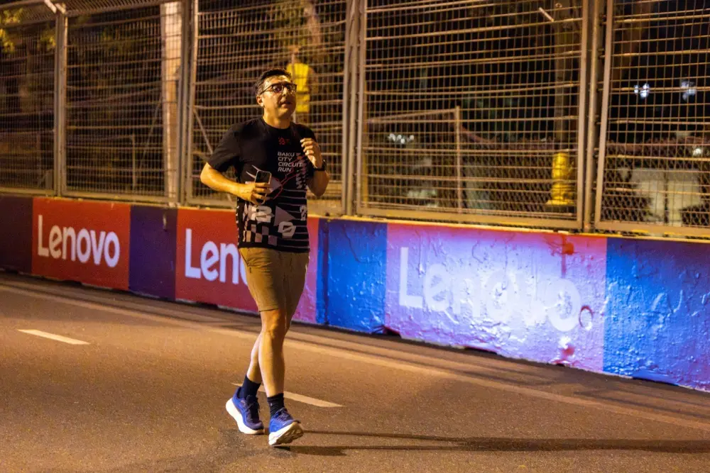 "Formula 1" trekində ilk kütləvi qaçış - Nazir də iştirak etdi - Fotolar