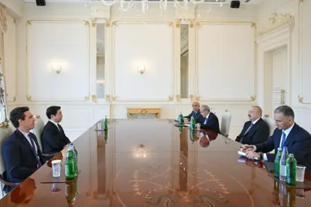 İlham Əliyev Çin və İtaliya şirkətlərinin rəhbər şəxslərini qəbul etdi - FOTOLAR