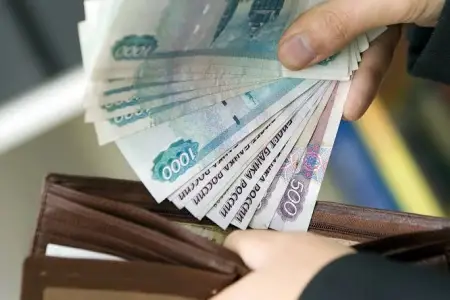 16 yaşlı qız evdən 7 milyon rubl götürüb yoxa çıxdı 