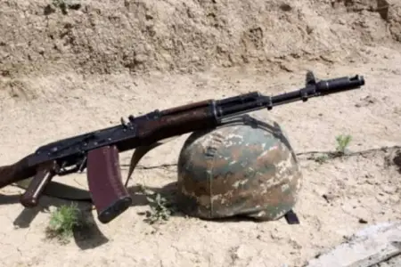 Ermənistanda hərbçi qumbara partladaraq intihar etdi