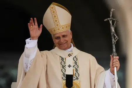 Papa 18 ildən sonra Fransaya gedir