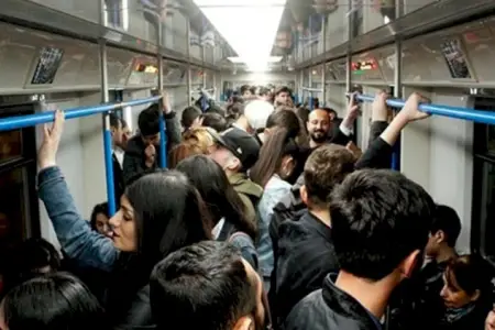 Metroda hamının etdiyi bu hərəkətin səbəbi nədir?