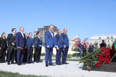 Dövlət və hökumət rəsmiləri Zəfər parkında - FOTOLAR