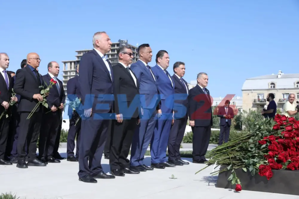Dövlət və hökumət rəsmiləri Zəfər parkında - FOTOLAR
