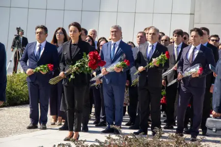 Ombudsman Səbinə Əliyeva və rəhbərlik etdiyi kollektiv Zəfər parkını ziyarət etdi