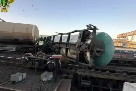 Ukrayna Bryanskı vurdu - Körpü dağıldı, vaqonlar relsdən çıxdı