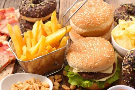 Alimlərdən xəbərdarlıq: Bu qidalar xəstəlik riskini artırır