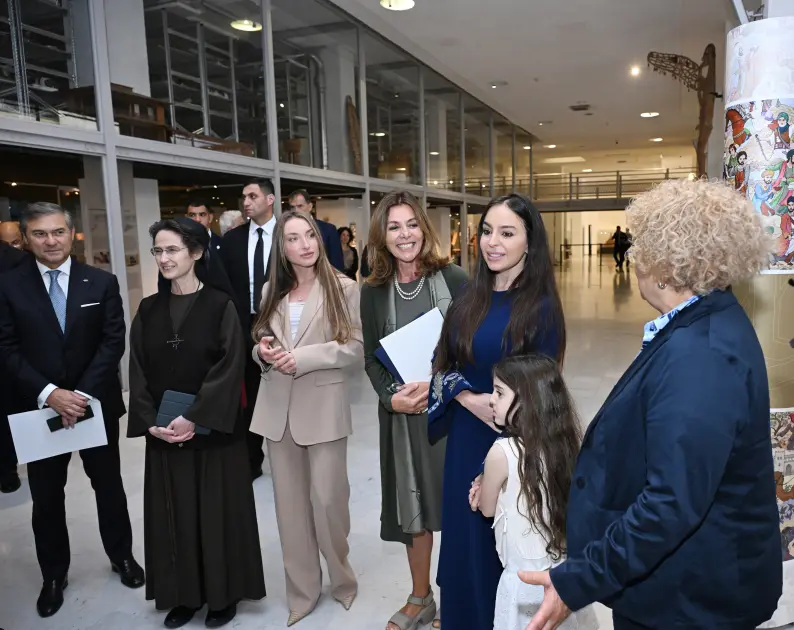Leyla və Alyona Əliyevalar sərgidə - Fotolar